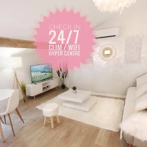 lilly-cocooning-sous-les-toits-hyper-centre.fr-provencehotel.com/