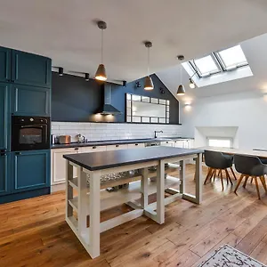 Wishlist Old Residences - Charles Bridge Apartment Prag